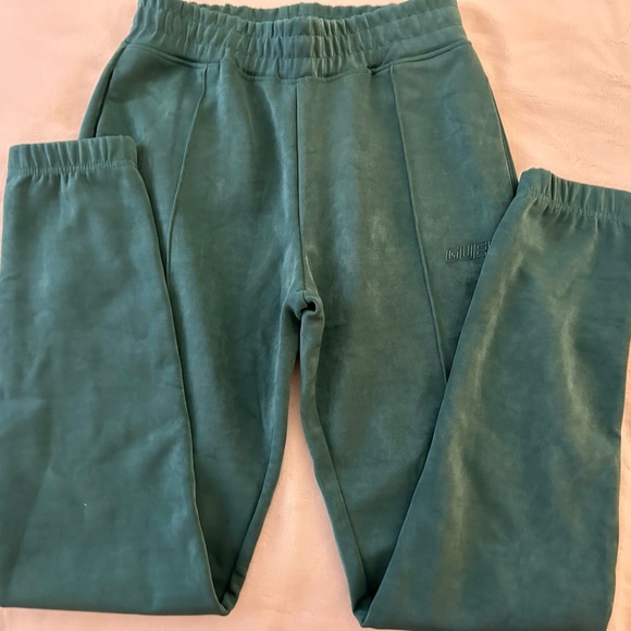 GUESS GREEN SWEATPANTS NWOT - Picture 1 of 7